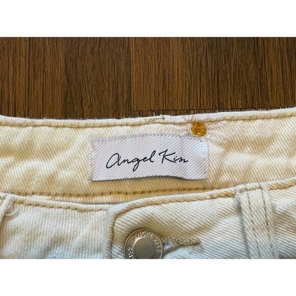Angel Kiss Women's Size 9 Cutoff Denim Shorts Cream w/ Embroidered Daisies - Picture 3 of 5